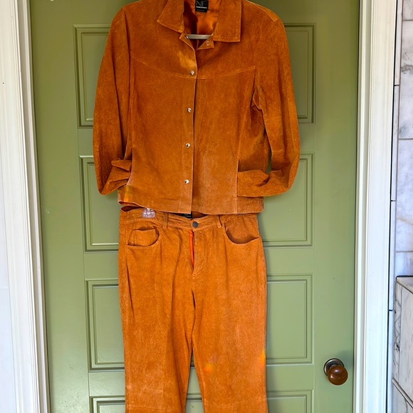 New Frontier.  SUEDE  Neiman Marcus. Jacket & pants  8 - Picture 2 of 8